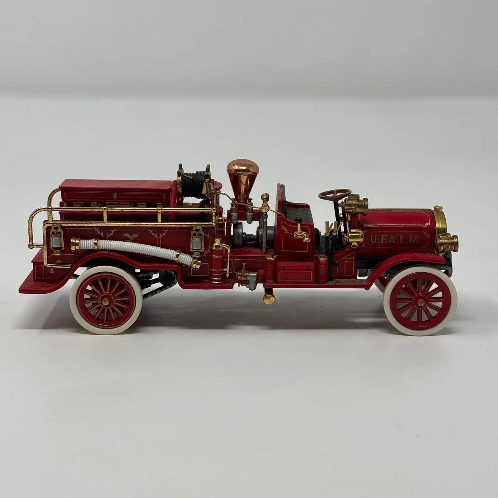 Matchbox Models of Yesteryear 1911 Mack Fire Pumper YFE24 Red Gold UFALM No COA